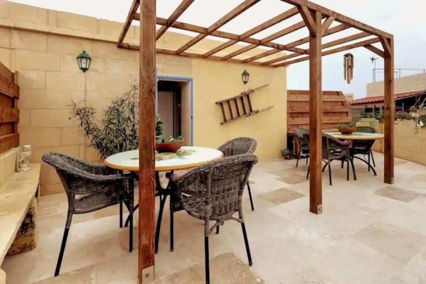 Historic Hideaways - 900 Year Old Converted Studios فيكتوريا المظهر الخارجي الصورة