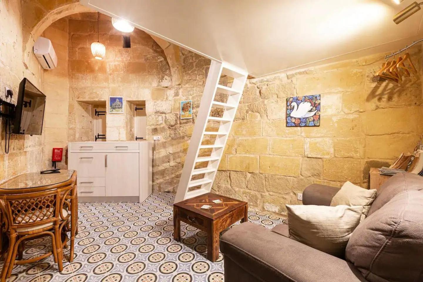 Historic Hideaways - 900 Year Old Converted Studios فيكتوريا المظهر الخارجي الصورة