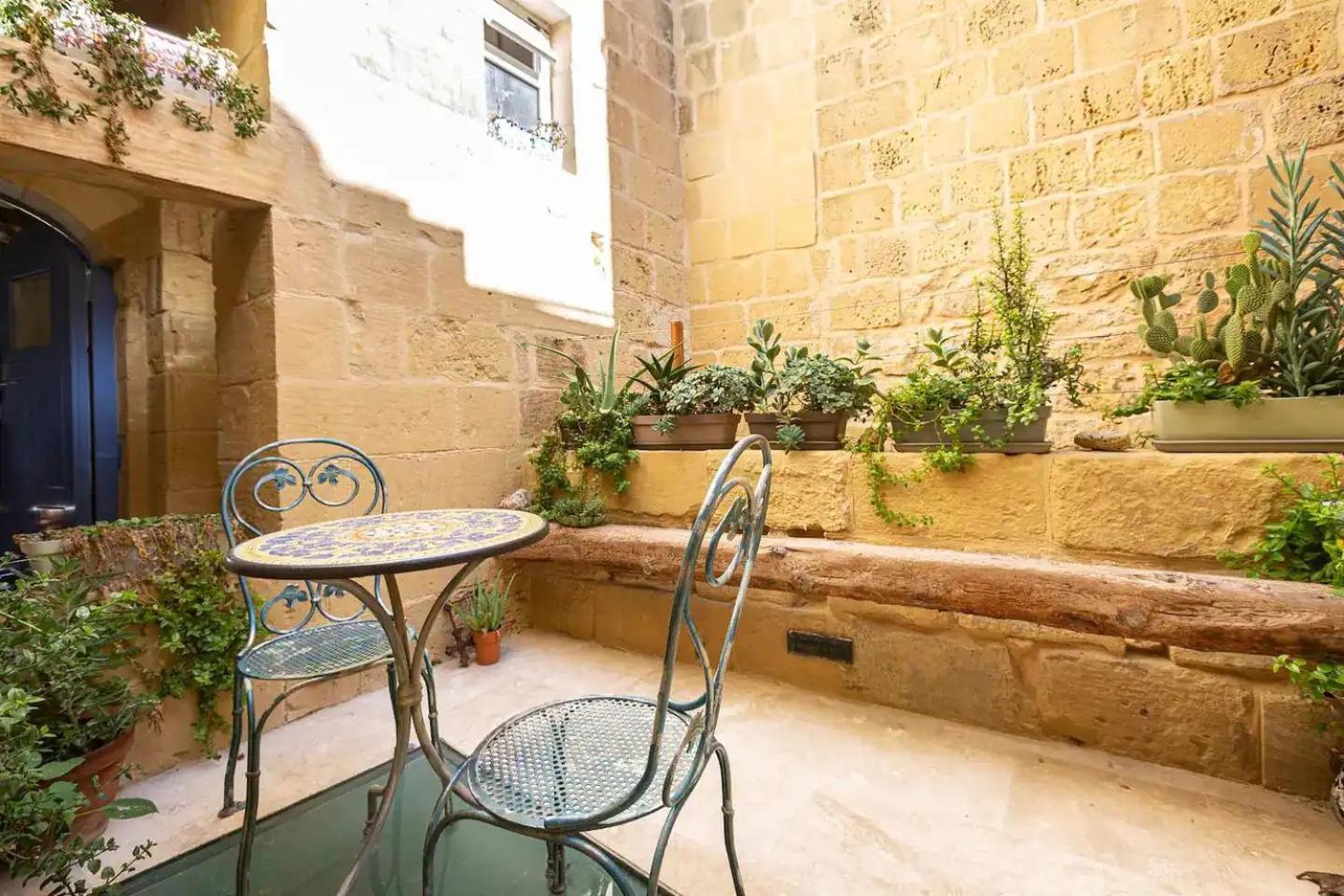 Historic Hideaways - 900 Year Old Converted Studios فيكتوريا المظهر الخارجي الصورة