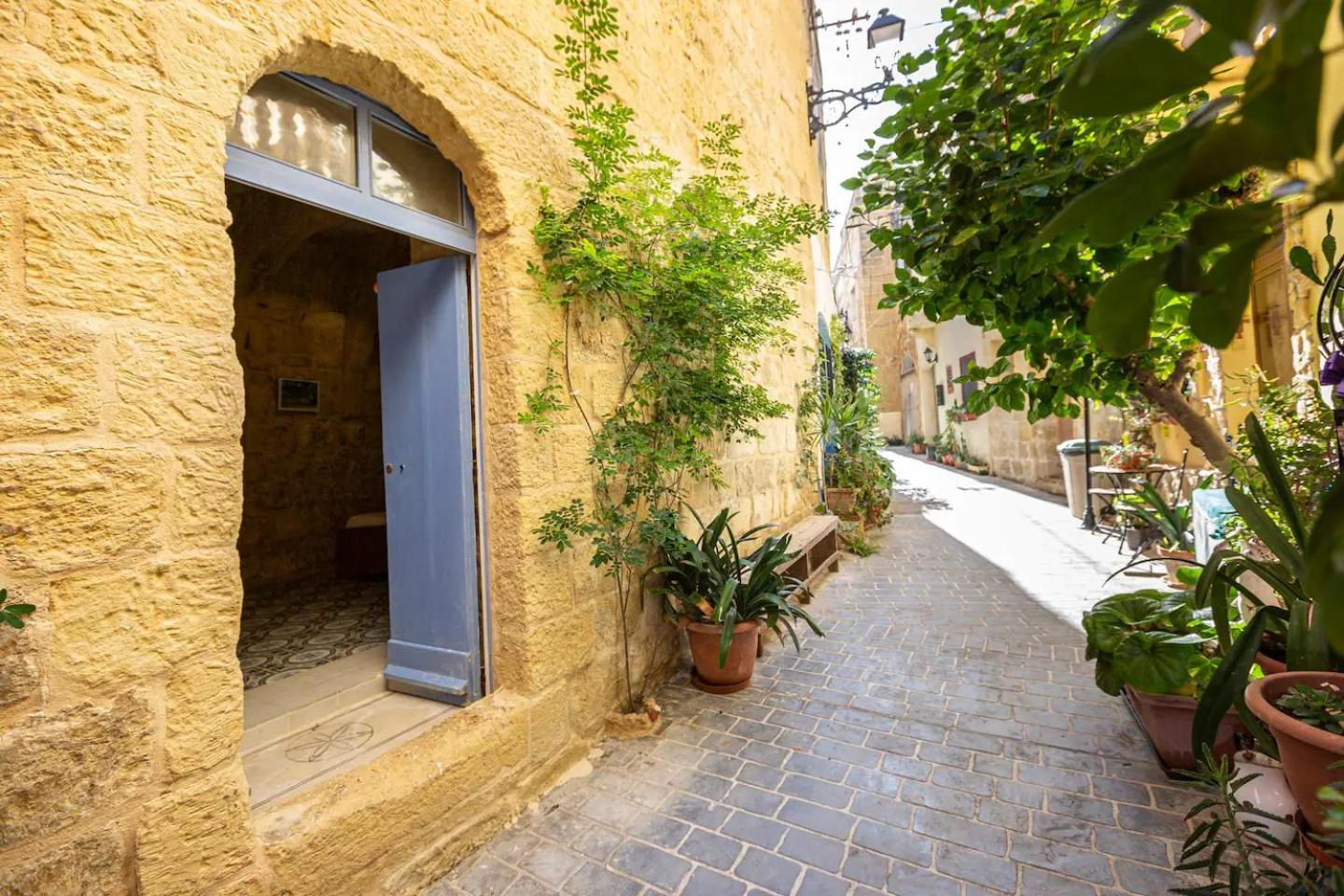 Historic Hideaways - 900 Year Old Converted Studios فيكتوريا المظهر الخارجي الصورة