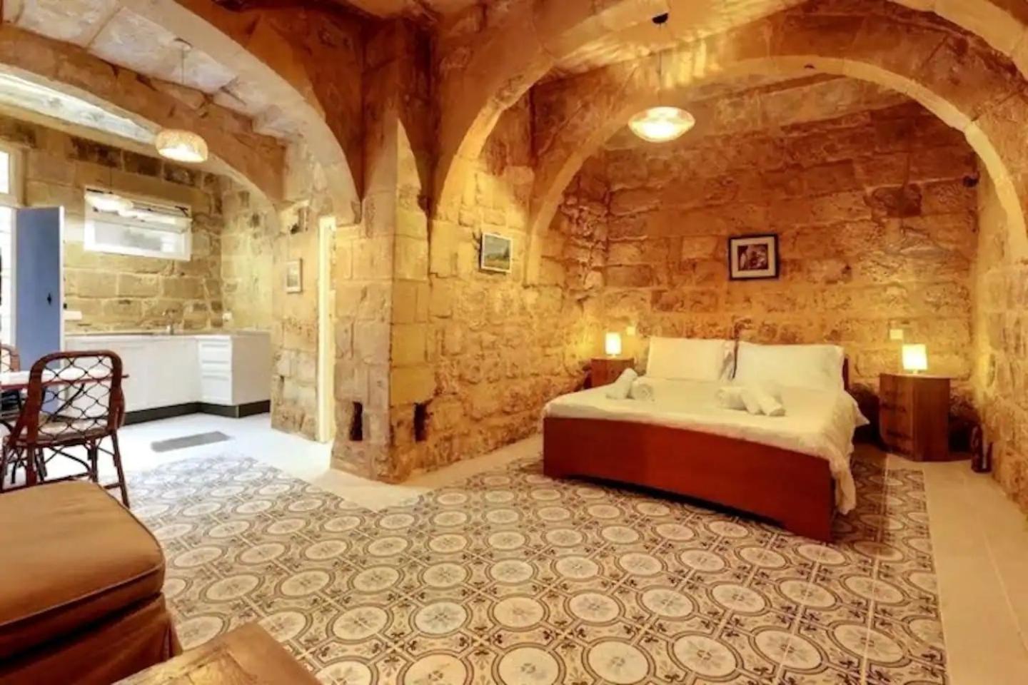 Historic Hideaways - 900 Year Old Converted Studios فيكتوريا المظهر الخارجي الصورة