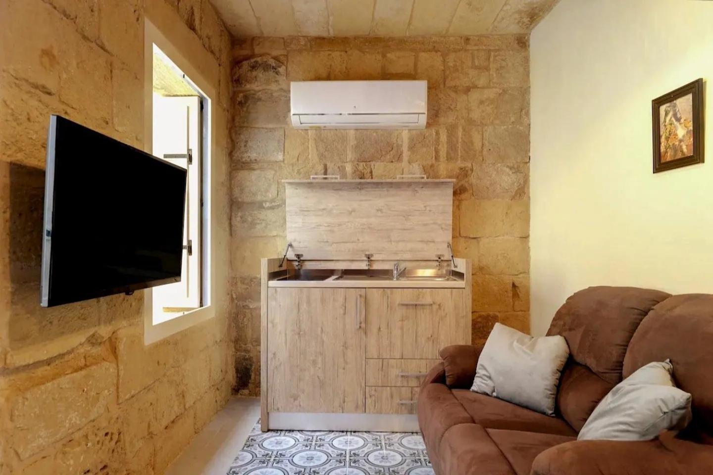Historic Hideaways - 900 Year Old Converted Studios فيكتوريا المظهر الخارجي الصورة