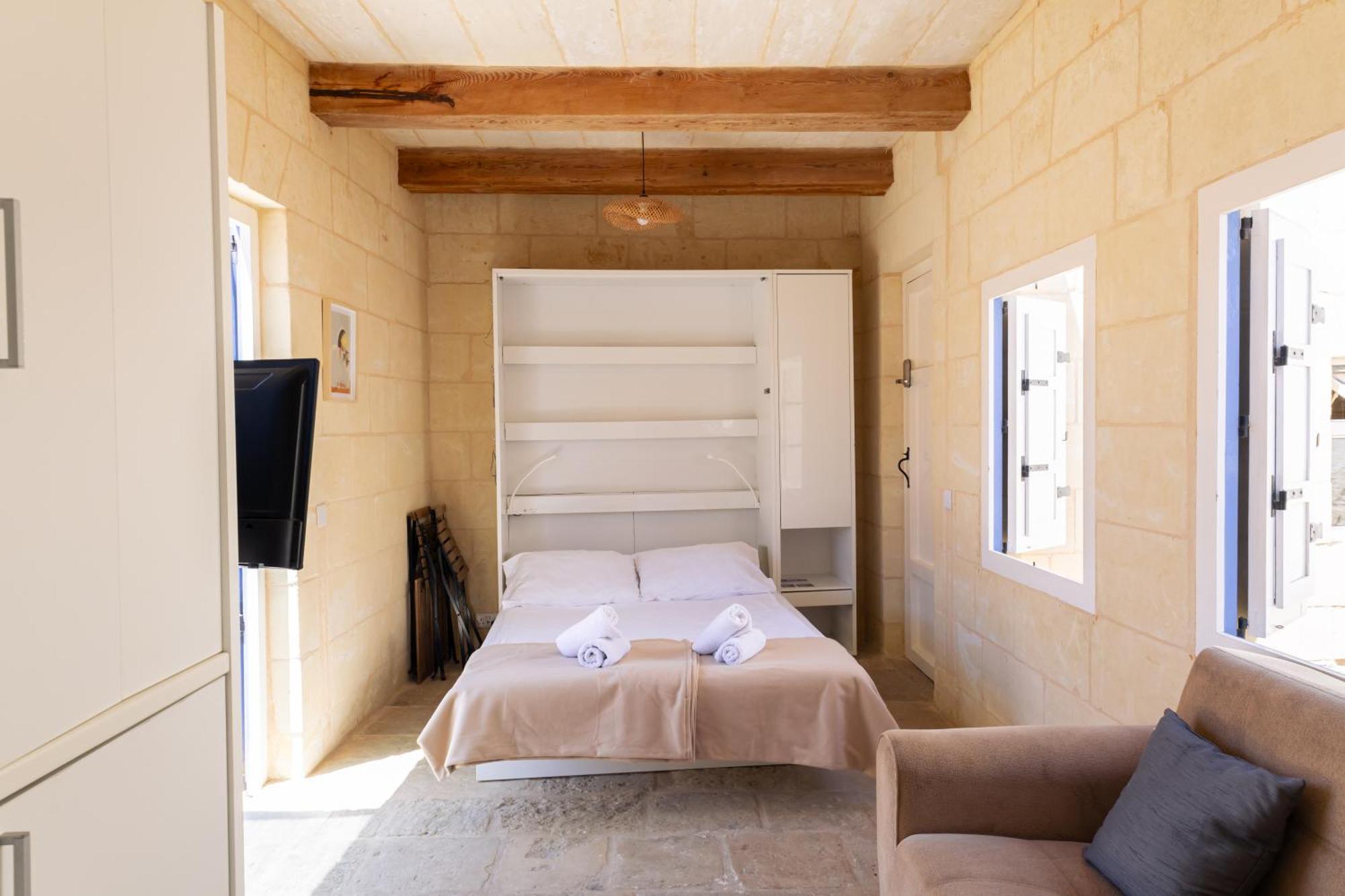 Historic Hideaways - 900 Year Old Converted Studios فيكتوريا المظهر الخارجي الصورة