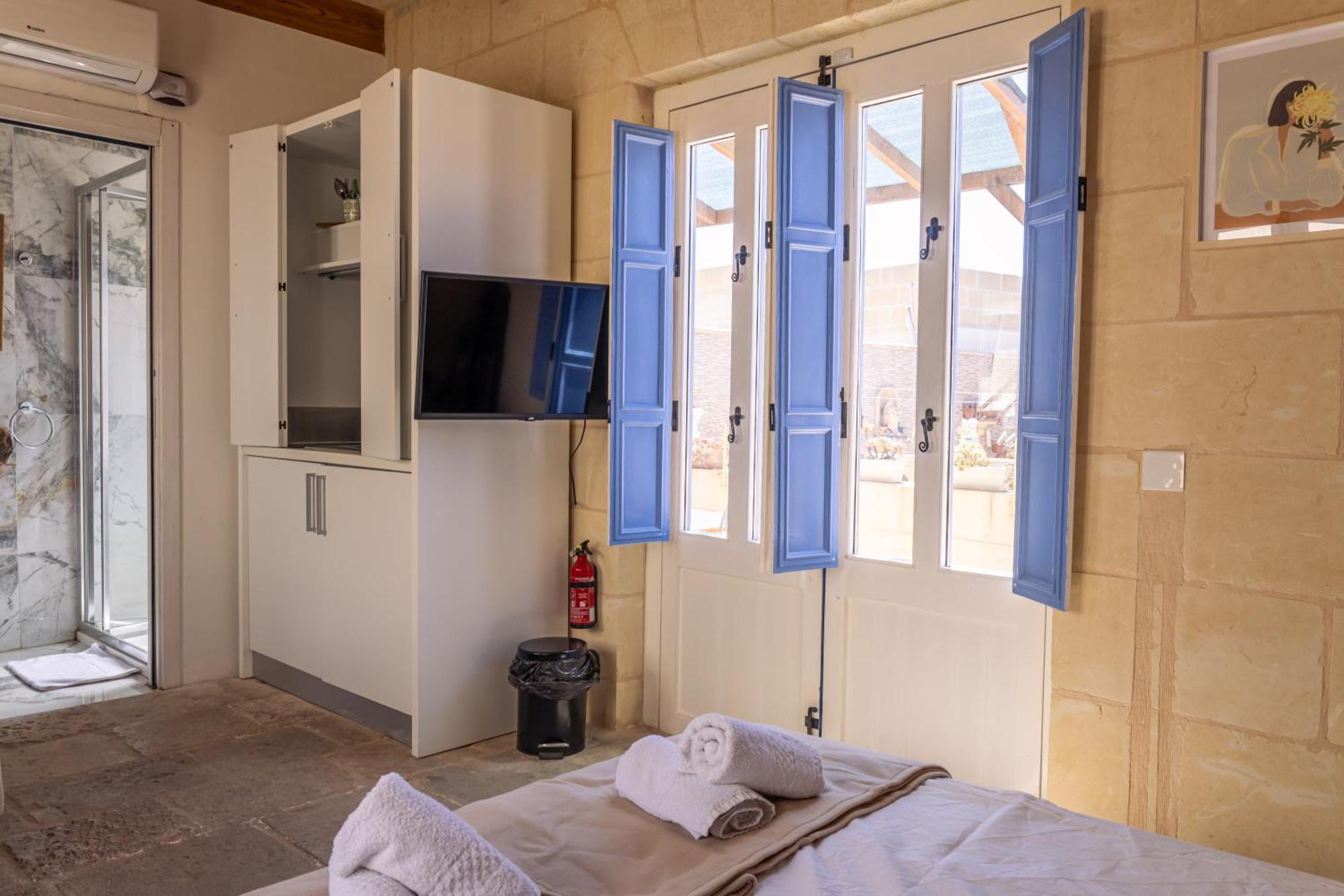 Historic Hideaways - 900 Year Old Converted Studios فيكتوريا المظهر الخارجي الصورة