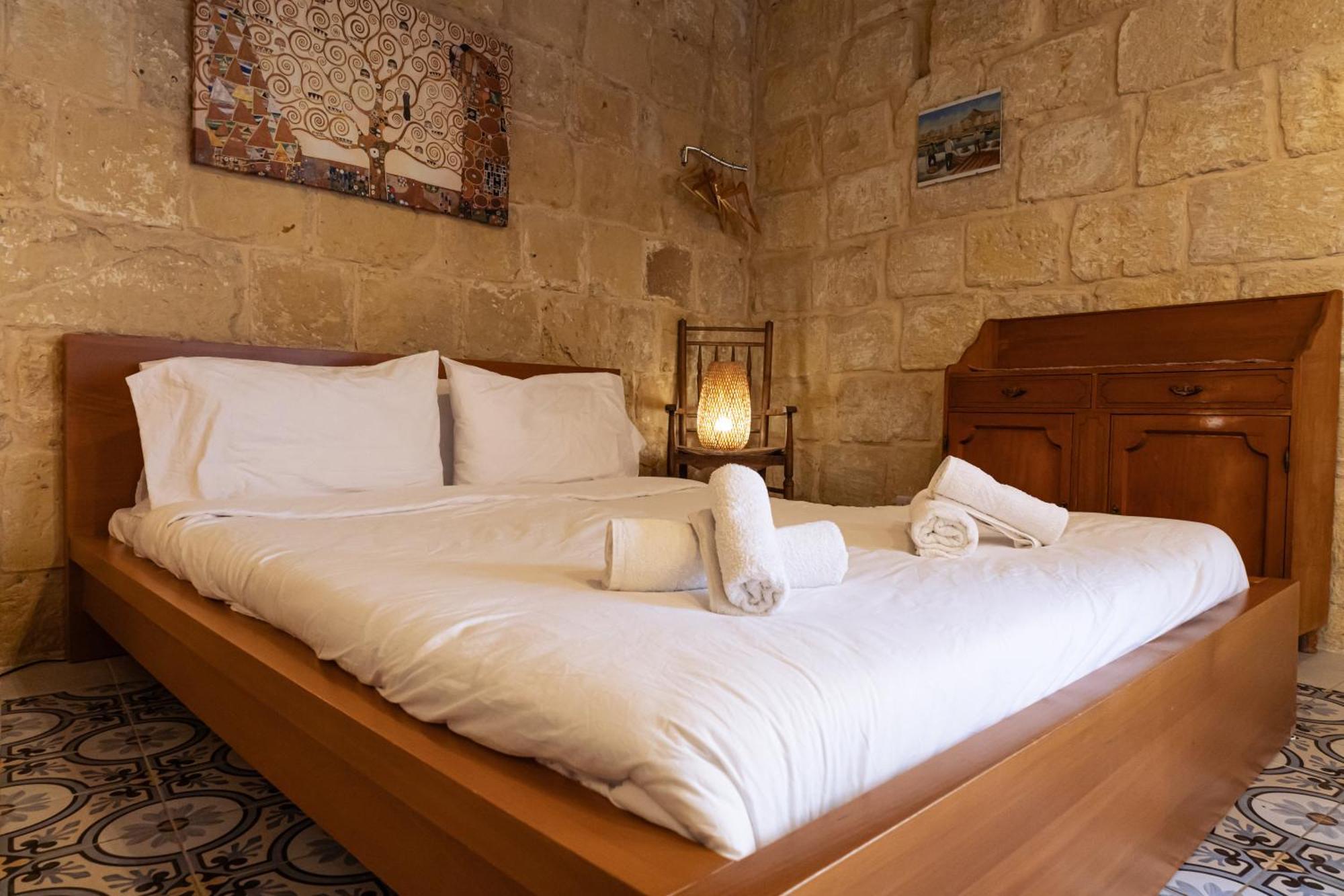Historic Hideaways - 900 Year Old Converted Studios فيكتوريا المظهر الخارجي الصورة