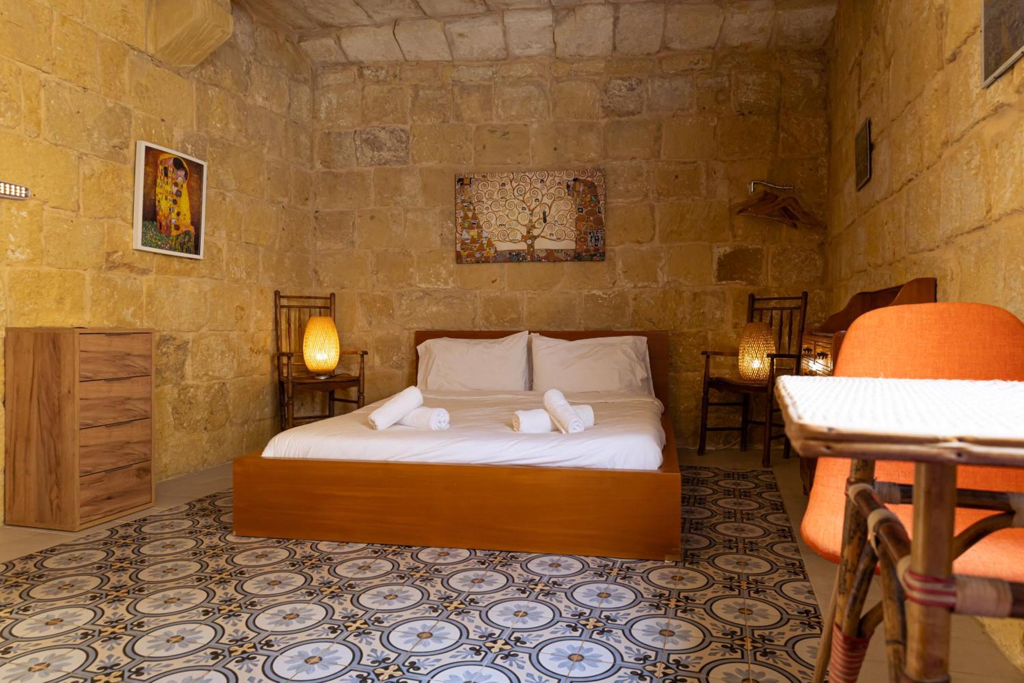 Historic Hideaways - 900 Year Old Converted Studios فيكتوريا المظهر الخارجي الصورة