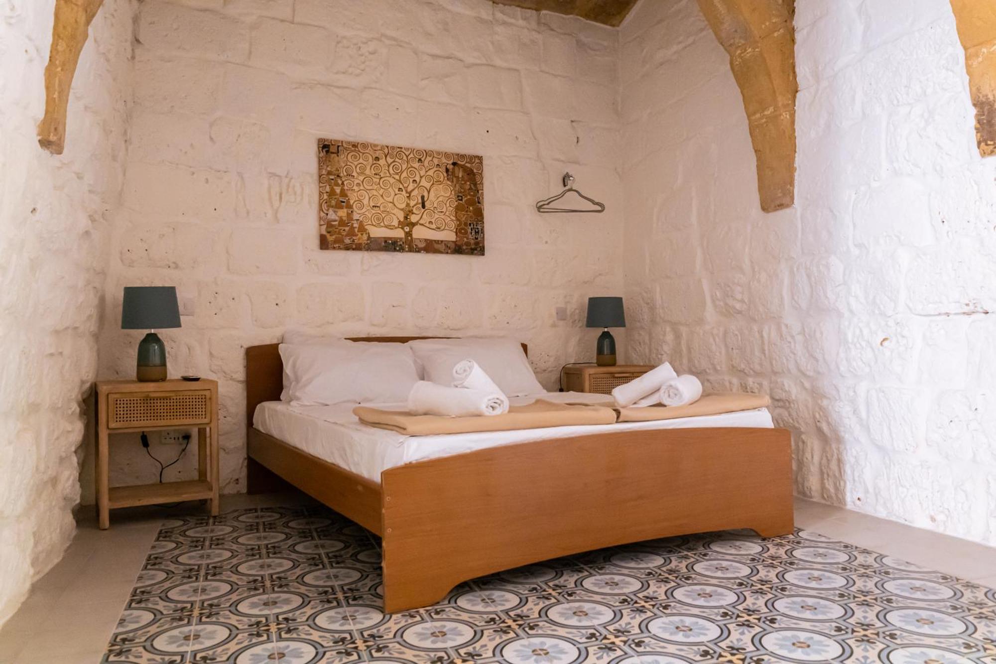 Historic Hideaways - 900 Year Old Converted Studios فيكتوريا المظهر الخارجي الصورة