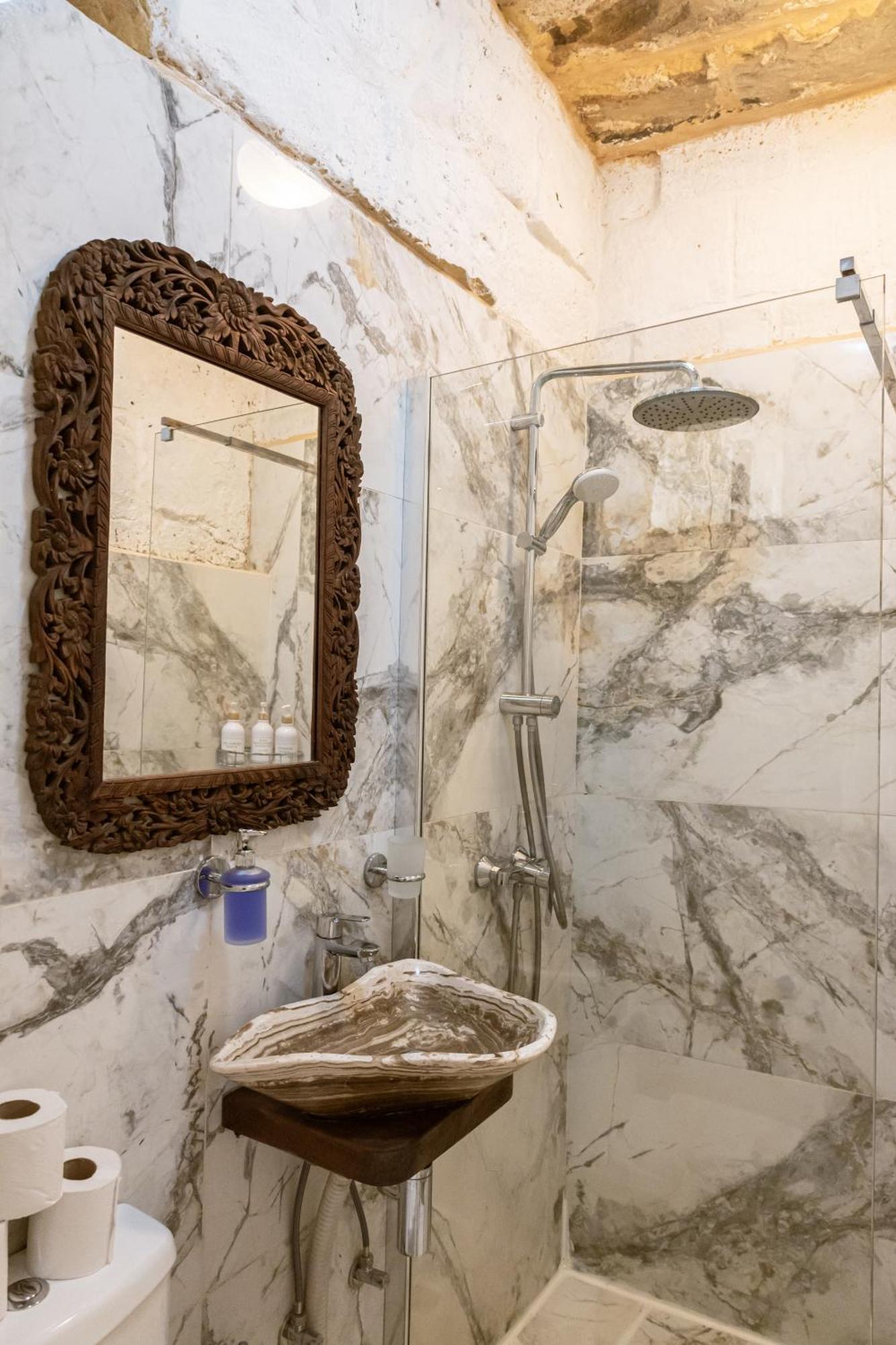 Historic Hideaways - 900 Year Old Converted Studios فيكتوريا المظهر الخارجي الصورة