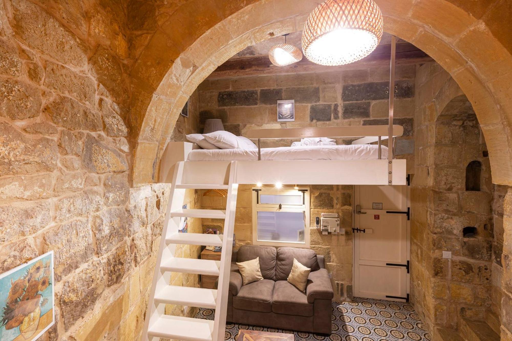 Historic Hideaways - 900 Year Old Converted Studios فيكتوريا المظهر الخارجي الصورة